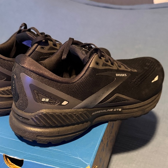 Brooks Black Extra Wide Athletic Sneakers - Picture 5 of 10